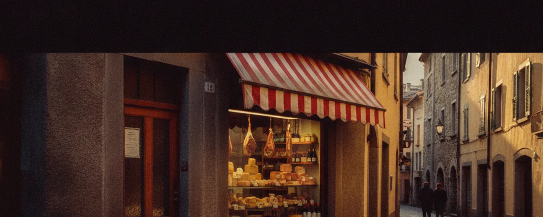 Strassenecke mit Ladenfront der Salumeria